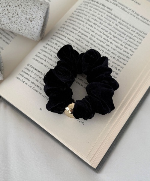 CEMONEMO（セモネモ）の「ゴールド モチーフ ベロア シュシュ（シュシュ・レディース・その他1/その他2/その他3・FREE）」の15枚目の写真