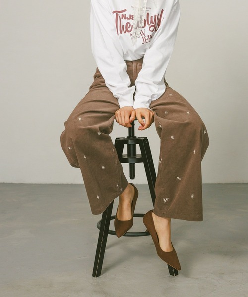 BAYFLOW（ベイフロー）の「[トレンドライク]刺繍コーデュロイパンツ（その他パンツ・レディース・ネイビー/ブラウン・SMALL/MEDIUM）」の21枚目の写真