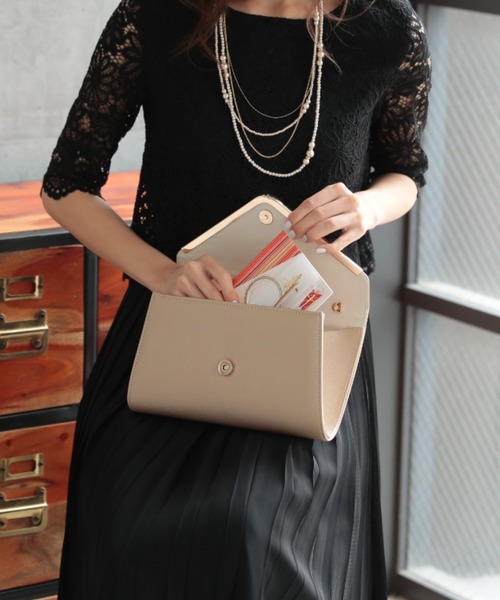 Cupid Heart(キューピッドハート)の「【Cupid Heart】結婚式用!合皮クラッチbag(クラッチバッグ・レディース・ブラック/ベージュ/シルバー・MEDIUM)」の1枚目の写真
