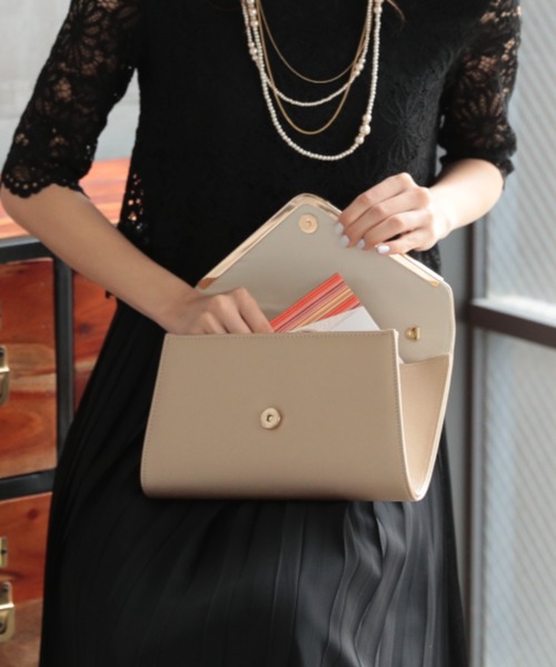 Cupid Heart(キューピッドハート)の「【Cupid Heart】結婚式用!合皮クラッチbag(クラッチバッグ・レディース・ブラック/ベージュ/シルバー・MEDIUM)」の11枚目の写真