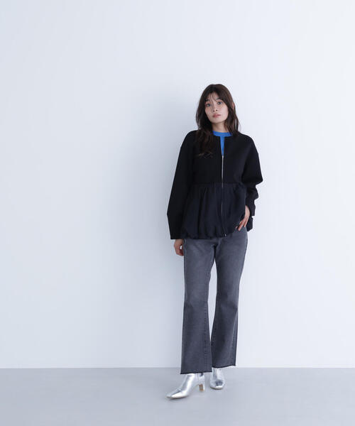 NATURAL BEAUTY BASIC(ナチュラルビューティーベーシック)の「◇ダンボールドッキングペプラムブルゾン(ブルゾン・レディース・ベージュ/ブラック・MEDIUM/SMALL)」の4枚目の写真