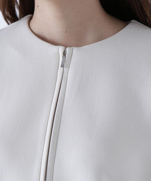 NATURAL BEAUTY BASIC(ナチュラルビューティーベーシック)の「◇ダンボールドッキングペプラムブルゾン(ブルゾン・レディース・ベージュ/ブラック・MEDIUM/SMALL)」の22枚目の写真