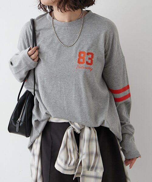 NUNIFE（ユニフィー）の「【NUNIFE】袖ラインナンバリングBIGTシャツ（Tシャツ/カットソー・レディース・オフホワイト/トップグレー/スミクロ・FREE）」の3枚目の写真