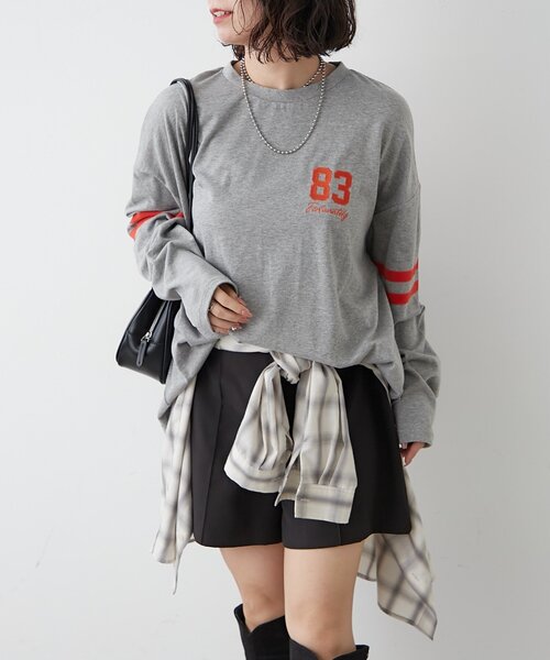 NUNIFE（ユニフィー）の「【NUNIFE】袖ラインナンバリングBIGTシャツ（Tシャツ/カットソー・レディース・オフホワイト/トップグレー/スミクロ・FREE）」の4枚目の写真