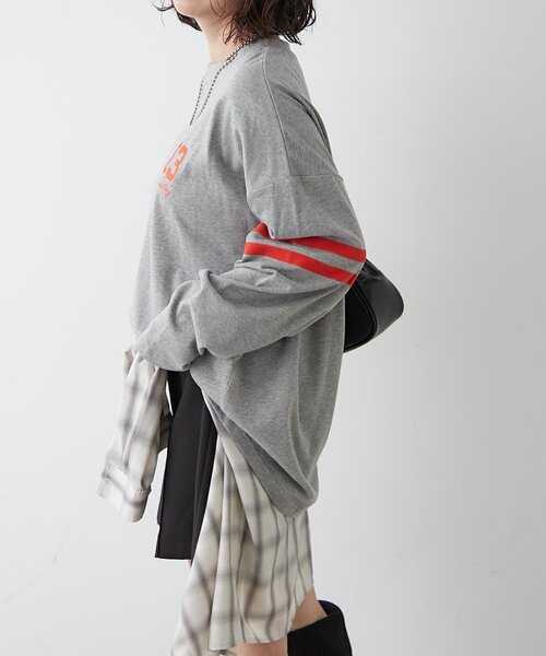 NUNIFE（ユニフィー）の「【NUNIFE】袖ラインナンバリングBIGTシャツ（Tシャツ/カットソー・レディース・オフホワイト/トップグレー/スミクロ・FREE）」の5枚目の写真