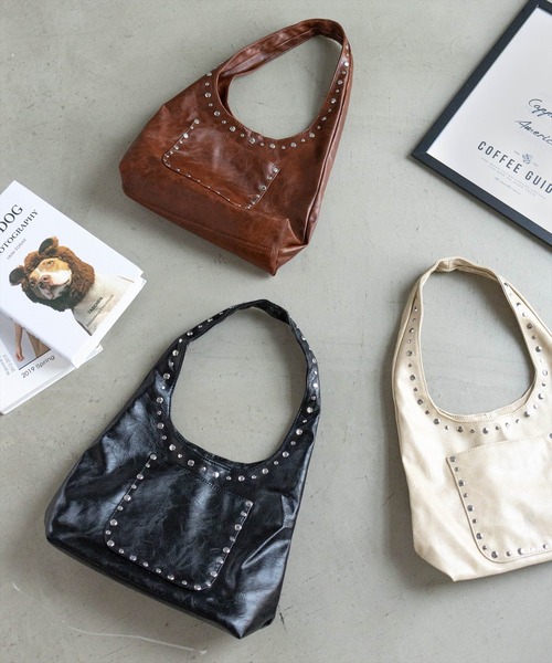 clear（クリア）の「スタッズワンハンドルバッグ［Y2K カジュアル 着回し力抜群］（ハンドバッグ・レディース・ブラウン/ブラック/アイボリー・F）」の4枚目の写真