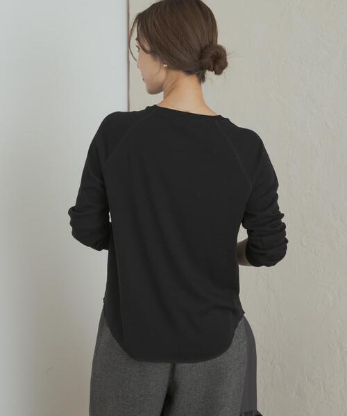 URBAN RESEARCH DOORS（アーバンリサーチドアーズ）の「『一部WEB限定カラー』ソフトフライスプルオーバー（Tシャツ/カットソー・レディース・ブラウン/チャコールグレー/ブラック/ライトベージュ・MEDIUM）」の17枚目の写真