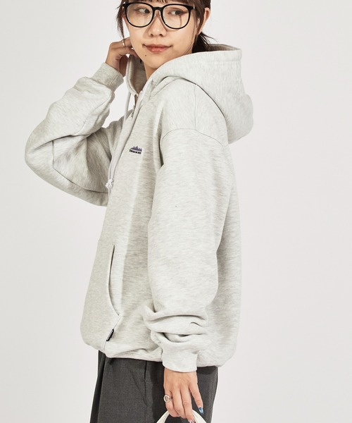 THOUSAND MILE（サウザンドマイル）の「THOUSAND MILE/サウザンドマイル HALF ZIP PARKER スウェット生地 ブランドロゴ ハーフジップパーカー（パーカー・メンズ・チャコール/ネイビー/ブラック/ライトグレー・XS/M/XL/L）」の7枚目の写真