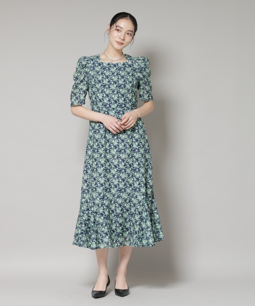 troisiemeCHACO(トロワズィエムチャコ)の「troisieme chaco/CUT JACQUARD PRINT ワンピース(ワンピース・レディース・ベージュ/グリーン・38)」の1枚目の写真