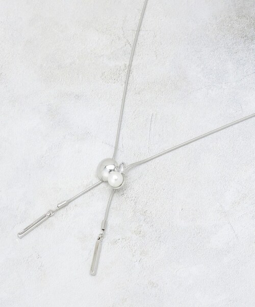 OPAQUE.CLIP（オペークドットクリップ）の「パール調ビジュースライドネックレス（ネックレス・レディース・ゴールド/シルバー・00）」の2枚目の写真