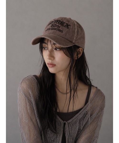 AVIREX(アヴィレックス)の「AVIREX / アヴィレックス 50th ANNIVERSARY LOGO PIGMENT CAP / 50周年 ロゴ ピグメント キャップ(キャップ・レディース・カーキ/ブラック/ネイビー/ブラウン・FREE)」の3枚目の写真