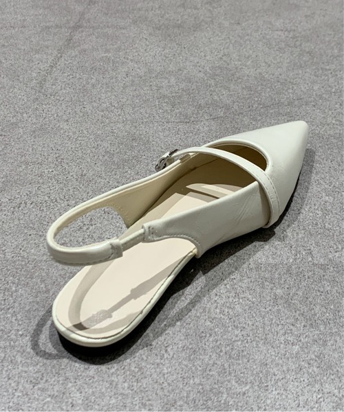 Maison Calme（メゾンカルム）の「クラシカルポインテッドトゥストラップフラットパンプス（パンプス・レディース・ブラック/アイボリー/イエロー・M/L）」の12枚目の写真