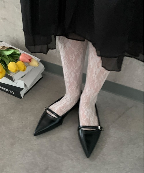 Maison Calme（メゾンカルム）の「クラシカルポインテッドトゥストラップフラットパンプス（パンプス・レディース・ブラック/アイボリー/イエロー・M/L）」の17枚目の写真
