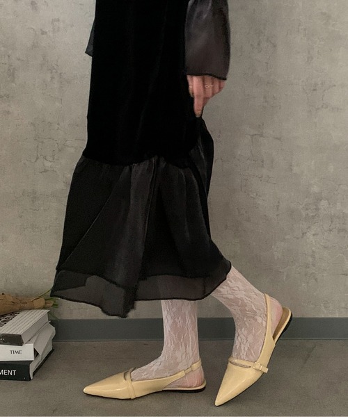 Maison Calme（メゾンカルム）の「クラシカルポインテッドトゥストラップフラットパンプス（パンプス・レディース・ブラック/アイボリー/イエロー・M/L）」の20枚目の写真