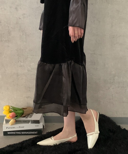Maison Calme（メゾンカルム）の「クラシカルポインテッドトゥストラップフラットパンプス（パンプス・レディース・ブラック/アイボリー/イエロー・M/L）」の15枚目の写真