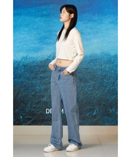MUSINSA STANDARD WOMAN（ムシンサスタンダードウーマン）の「ウィメンズ ローライズワイドデニムパンツ [ライトインディゴ]（デニムパンツ・レディース・その他・27/28/29/30/24/25/26）」の18枚目の写真