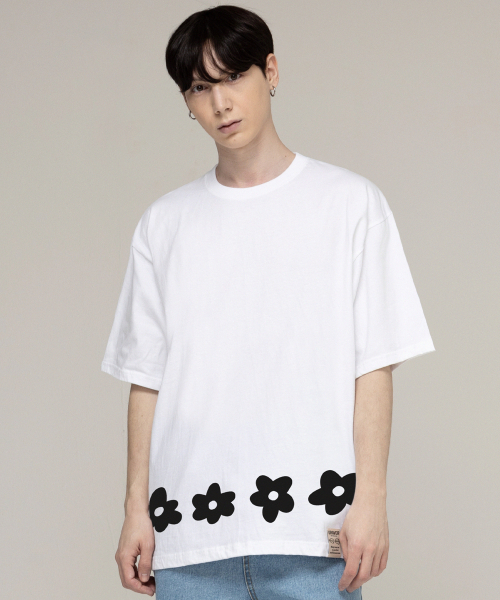 GRAVER（グレーバー）の「[ユニセックス]バトムドローイングフラワー半袖Tシャツ_ホワイト（Tシャツ/カットソー・レディース・ホワイト・X-LARGE/SMALL/MEDIUM/LARGE）」の3枚目の写真