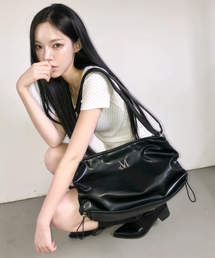 MUCENT(Zg)Gael Metal Logo Shirring Side String Crossbody Bag Unisex(bZW[obO)