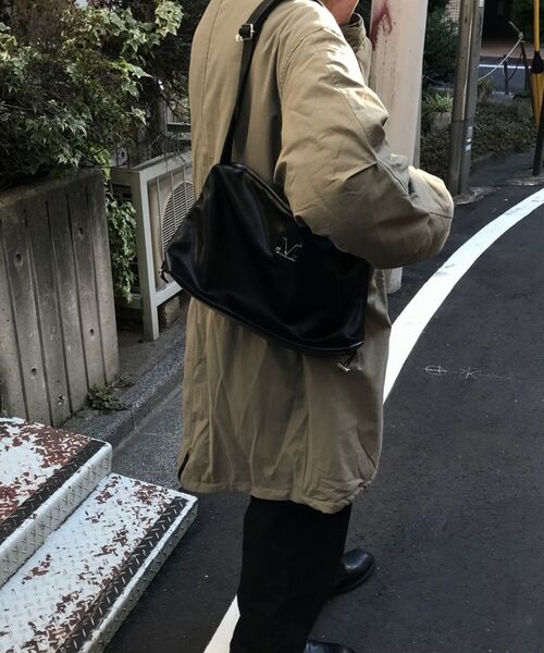 MUCENT(ムセント)の「ガエルメタルロゴシャーリングサイドストリングクロスバッグ 男女共用(メッセンジャーバッグ・レディース・ブラック・FREE)」の8枚目の写真