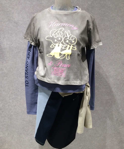 ASHLEY WILLIAMS(アシュリーウィリアムス)の「【Ashley Williams 】WASHED GREY CROPPED T-SH AWAW250098(Tシャツ/カットソー・レディース・チャコールグレー・MEDIUM)」の1枚目の写真
