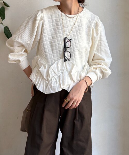 DouDou(ドゥドゥ)の「【WEB限定】フクレジャガード裾フリルトップス(Tシャツ/カットソー・レディース・オフホワイト/ブラック・FREE)」の1枚目の写真