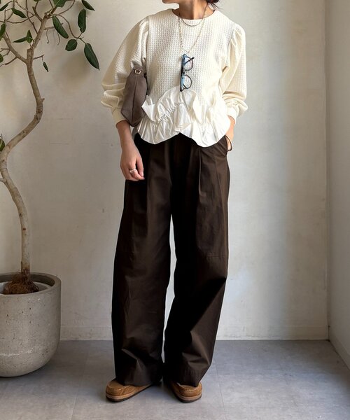 DouDou(ドゥドゥ)の「【WEB限定】フクレジャガード裾フリルトップス(Tシャツ/カットソー・レディース・オフホワイト/ブラック・FREE)」の22枚目の写真