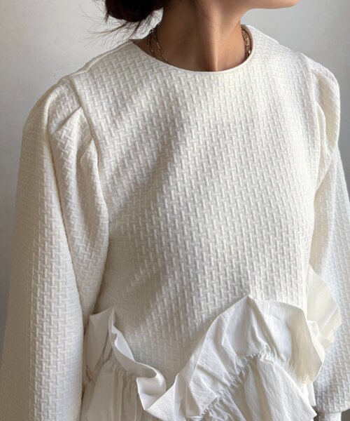DouDou(ドゥドゥ)の「【WEB限定】フクレジャガード裾フリルトップス(Tシャツ/カットソー・レディース・オフホワイト/ブラック・FREE)」の9枚目の写真