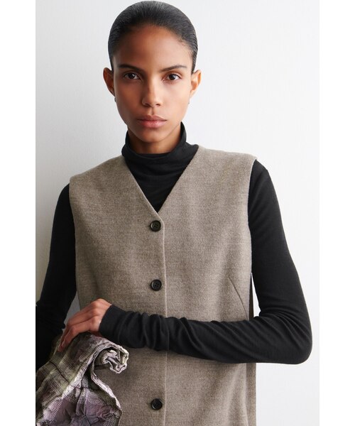 COS（コス）の「メリノウールボタンミニドレス（ワンピース・レディース・ベージュ/ブラック・XL/XS/36/38/M/L）」の10枚目の写真