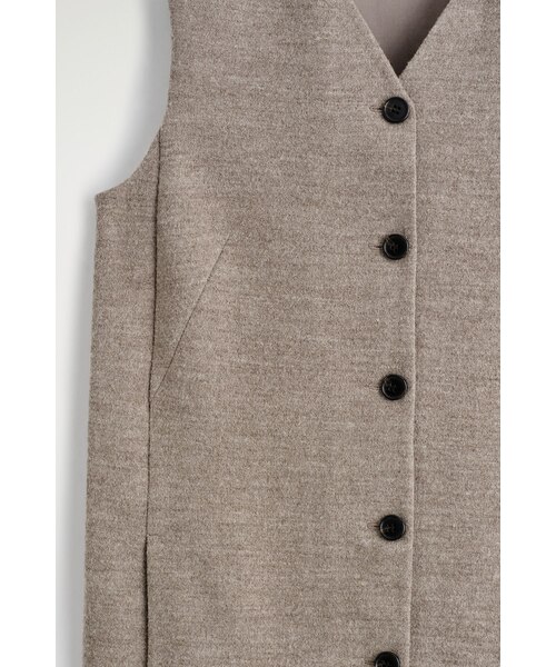 COS（コス）の「メリノウールボタンミニドレス（ワンピース・レディース・ベージュ/ブラック・XL/XS/36/38/M/L）」の8枚目の写真