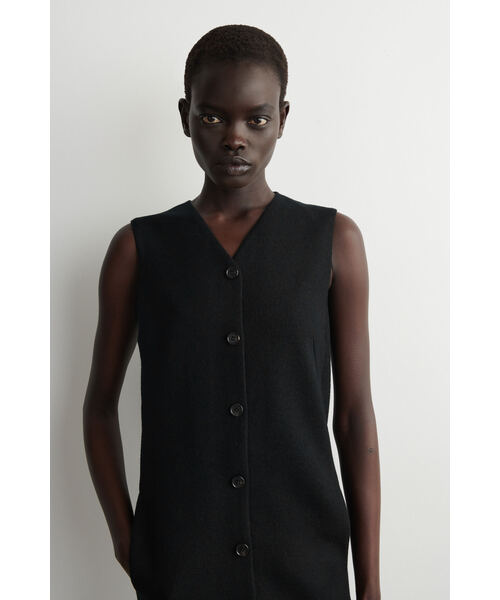 COS（コス）の「メリノウールボタンミニドレス（ワンピース・レディース・ベージュ/ブラック・XL/XS/36/38/M/L）」の7枚目の写真