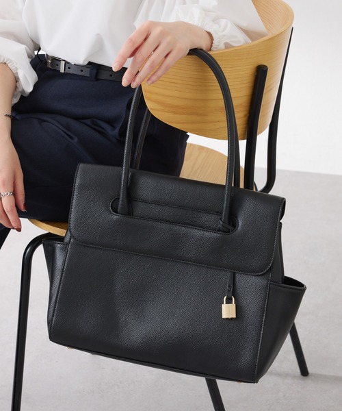 PAPILLONNER(パピヨネ)の「PAPILLONNER/ベーシックフラップトートバッグ/セレモニー(トートバッグ・レディース・ブラック/ベージュ・FREE)」の1枚目の写真