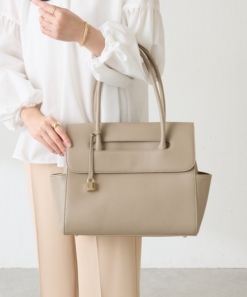 PAPILLONNER(パピヨネ)の「PAPILLONNER/ベーシックフラップトートバッグ/セレモニー(トートバッグ・レディース・ブラック/ベージュ・FREE)」の5枚目の写真