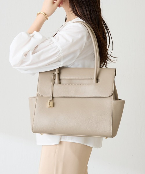 PAPILLONNER(パピヨネ)の「PAPILLONNER/ベーシックフラップトートバッグ/セレモニー(トートバッグ・レディース・ブラック/ベージュ・FREE)」の22枚目の写真