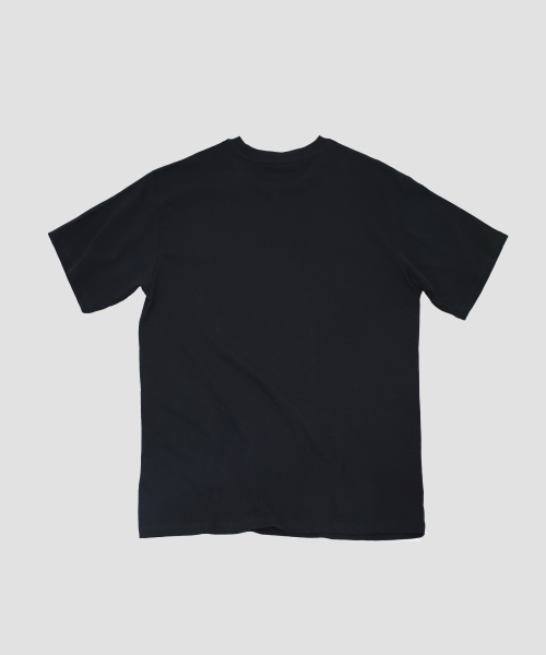 NOTHINGON(ナッシング オン)の「マンインブラックグラフィック半袖Tシャツブラック(Tシャツ/カットソー・メンズ・その他・MEDIUM/SMALL/X-LARGE/LARGE)」の3枚目の写真