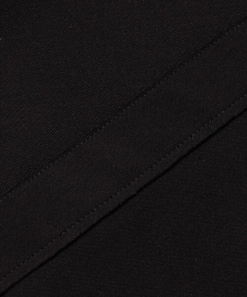 23区(ニジュウサンク)の「コンパクトツイル Vネック カットソー(Tシャツ/カットソー・レディース・ブラック系/ベージュ系・38)」の12枚目の写真