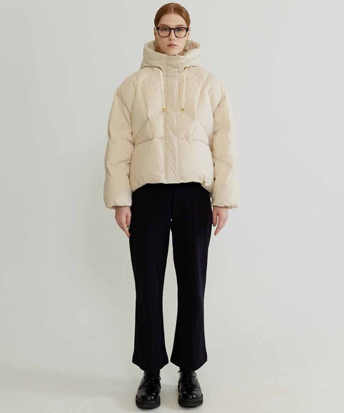 YOSOOU（ヨソオウ）の「【YOSOOU/ヨソオウ】HOOD COCON JACKET/フードコクーンジャケット（ダウンジャケット/コート・レディース・キナリ/ブラック・2）」の3枚目の写真