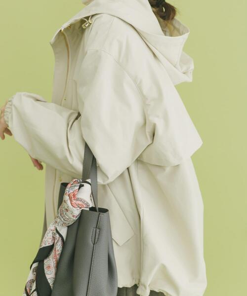 ITEMS URBANRESEARCH（アイテムズ アーバンリサーチ）の「『イージーケア』撥水マウンテンパーカー（マウンテンパーカー・レディース・ブラック/ホワイト系その他/ベージュ系その他・FREE）」の2枚目の写真