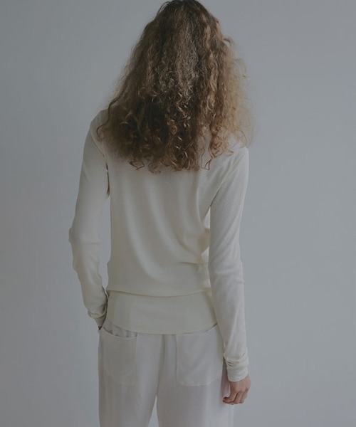 ETRE TOKYO（エトレトウキョウ）の「【再入荷！/先行予約】ヘンリーネックシアープルオーバー（Tシャツ/カットソー・レディース・アイボリー/ブラック/ブルー/グレー・FREE）」の9枚目の写真