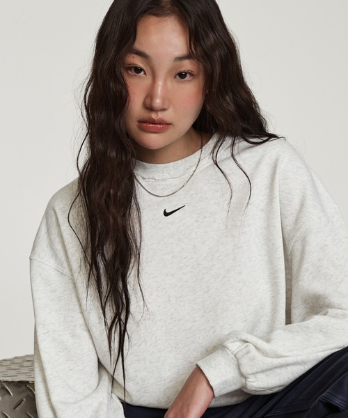 NIKE(ナイキ)の「ナイキ スポーツウェア チル テリー ウィメンズ オーバーサイズド フレンチ テリー クルーネック スウェットシャツ / Nike Sportswear Chill Terry Women's Oversized French Terry Crew-Neck Sweatshirt IF0229-051 Birch Heather(スウェット・レディース・ミックスグレー・L/XS/S/XL/M)」の16枚目の写真