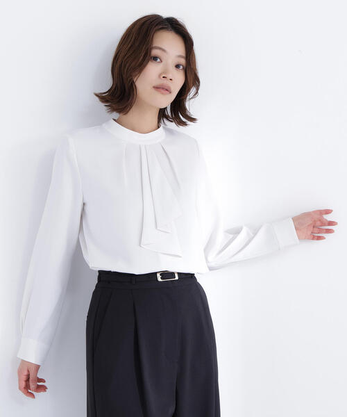 NATURAL BEAUTY BASIC(ナチュラルビューティーベーシック)の「◇ラッフルボウタイブラウス(シャツ/ブラウス・レディース・オフホワイト/ベージュ/ライトグリーン・SMALL/MEDIUM)」の8枚目の写真