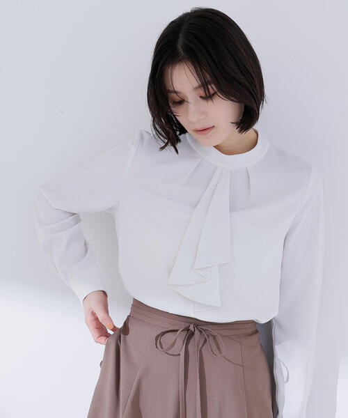 NATURAL BEAUTY BASIC(ナチュラルビューティーベーシック)の「◇ラッフルボウタイブラウス(シャツ/ブラウス・レディース・オフホワイト/ベージュ/ライトグリーン・SMALL/MEDIUM)」の14枚目の写真
