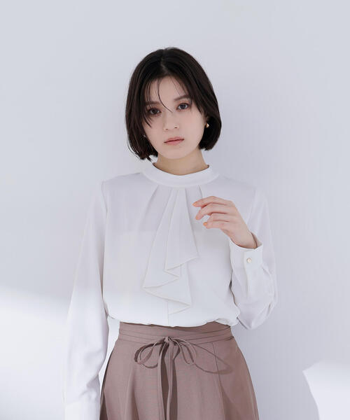 NATURAL BEAUTY BASIC(ナチュラルビューティーベーシック)の「◇ラッフルボウタイブラウス(シャツ/ブラウス・レディース・オフホワイト/ベージュ/ライトグリーン・SMALL/MEDIUM)」の16枚目の写真