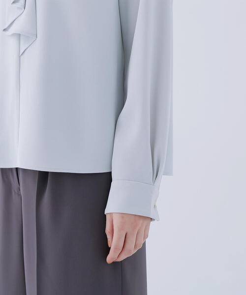 NATURAL BEAUTY BASIC(ナチュラルビューティーベーシック)の「◇ラッフルボウタイブラウス(シャツ/ブラウス・レディース・オフホワイト/ベージュ/ライトグリーン・SMALL/MEDIUM)」の5枚目の写真
