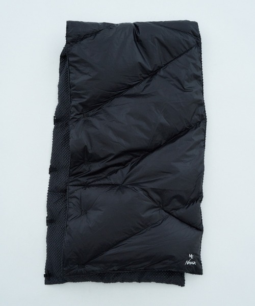 NANGA(ナンガ)の「NANGA M4E×NANGA / リバーシブルダウンポンチョマフラー(マフラー・メンズ・ライトグレー/チャコールグレー・FREE)」の3枚目の写真