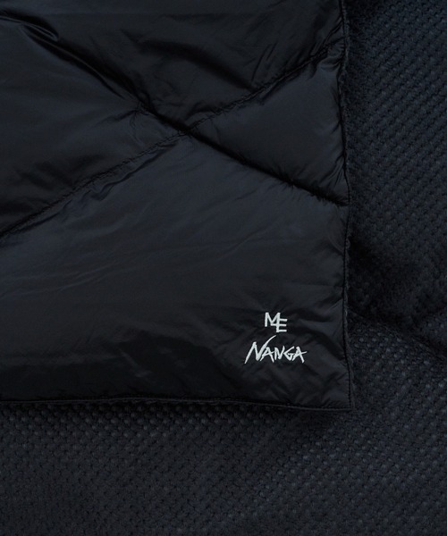 NANGA(ナンガ)の「NANGA M4E×NANGA / リバーシブルダウンポンチョマフラー(マフラー・メンズ・ライトグレー/チャコールグレー・FREE)」の4枚目の写真
