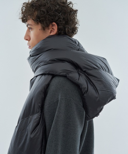 NANGA(ナンガ)の「NANGA M4E×NANGA / リバーシブルダウンポンチョマフラー(マフラー・メンズ・ライトグレー/チャコールグレー・FREE)」の9枚目の写真