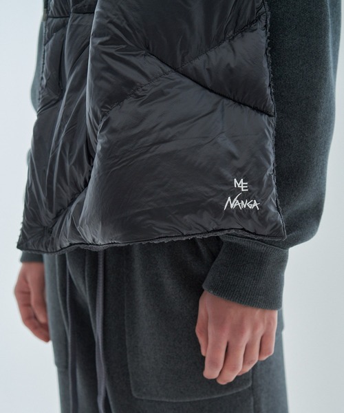 NANGA(ナンガ)の「NANGA M4E×NANGA / リバーシブルダウンポンチョマフラー(マフラー・メンズ・ライトグレー/チャコールグレー・FREE)」の10枚目の写真