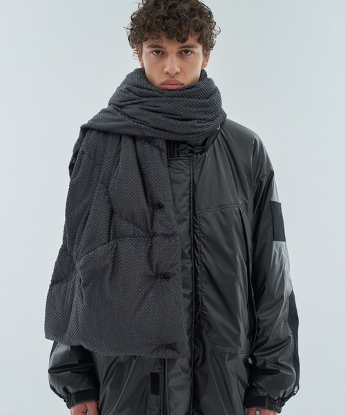 NANGA(ナンガ)の「NANGA M4E×NANGA / リバーシブルダウンポンチョマフラー(マフラー・メンズ・ライトグレー/チャコールグレー・FREE)」の12枚目の写真