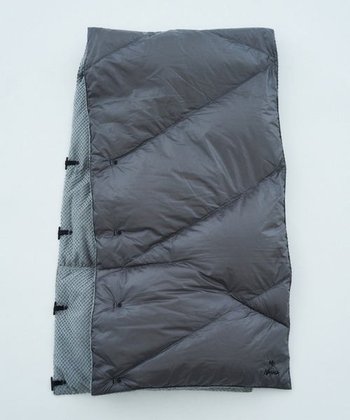 NANGA(ナンガ)の「NANGA M4E×NANGA / リバーシブルダウンポンチョマフラー(マフラー・メンズ・ライトグレー/チャコールグレー・FREE)」の18枚目の写真