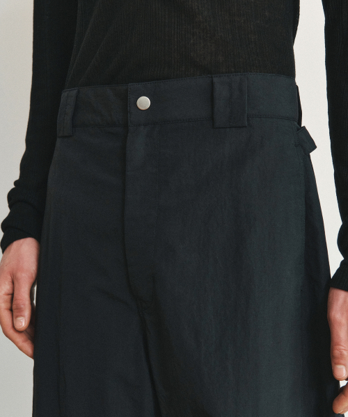 HEUTE(ホイテ)の「RUSTLE STRAP CURVE PANTS (BLACK)(その他パンツ・メンズ・ブラック・M)」の4枚目の写真